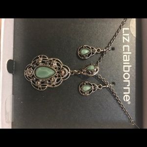 Necklace + jewelry set